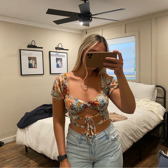 SHEIN Multicolor Floral Lace-Up Crop Top - Picture 1 of 5
